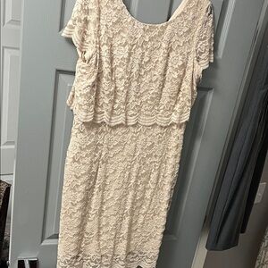 Chic Lace Midi Dress in Cream